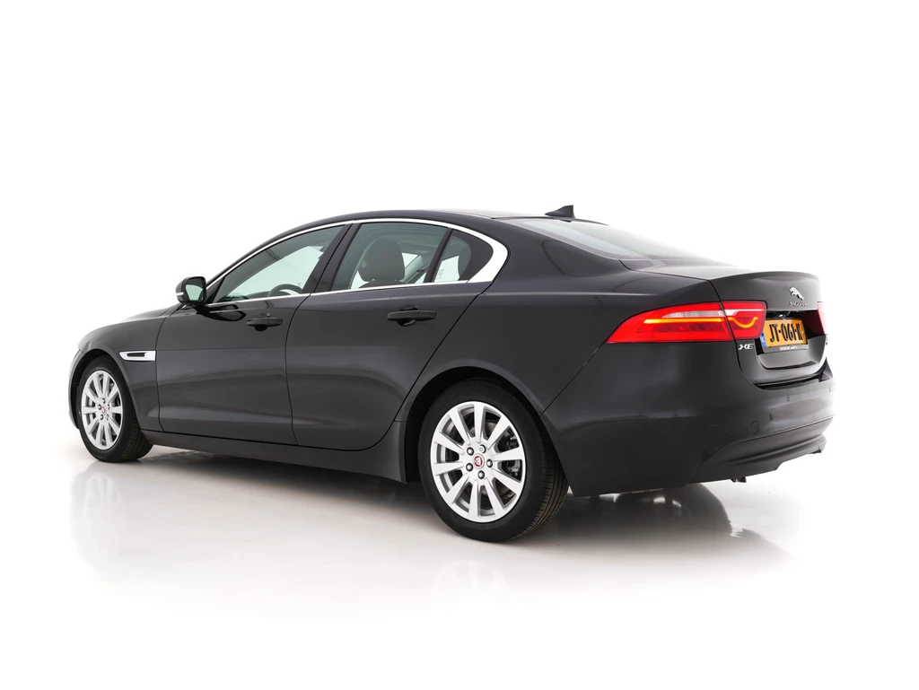 Jaguar XE – foto 2
