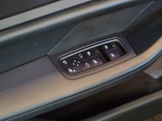 Porsche Taycan – thumbnail 17