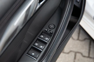 BMW 8 Serie – thumbnail 34