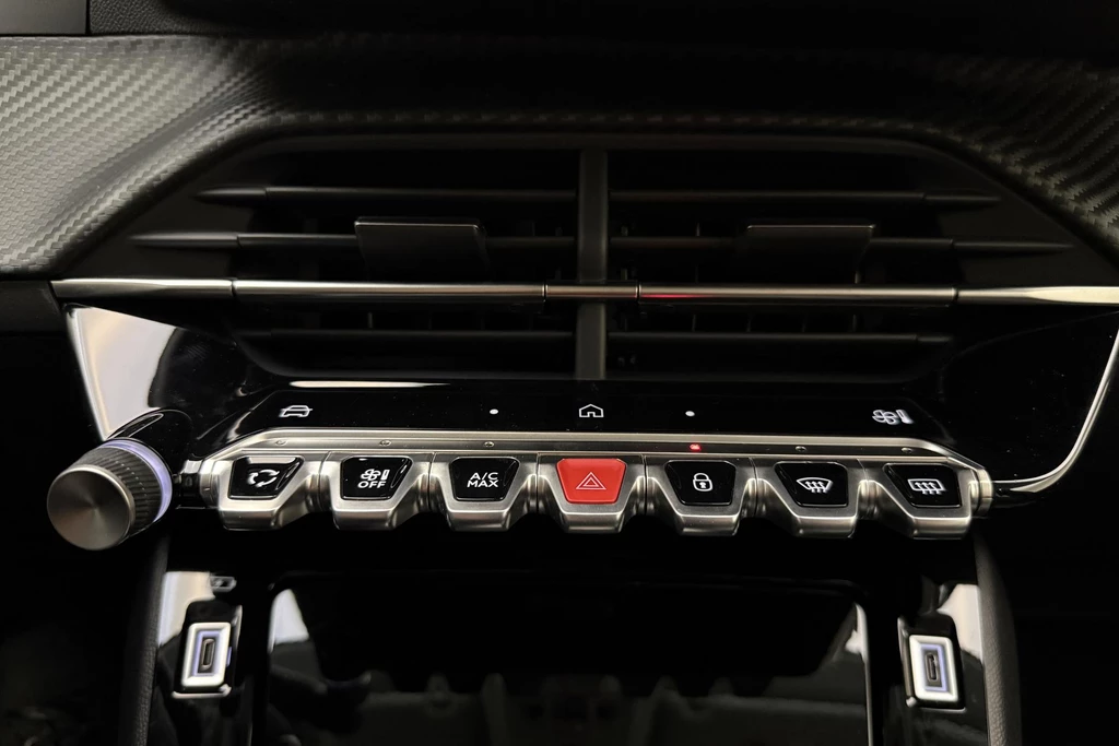 Peugeot 208 – foto 24
