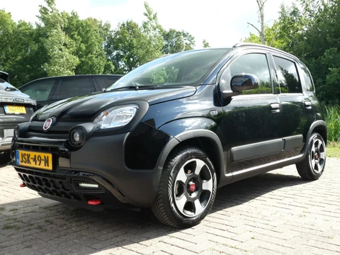 Fiat Panda 1.0 Hybrid RED Cross 69 PK | CarPlay | DAB | LED Verlichting | Lichtmetalen Velgen | Elektrisch Afstelbare Spiegels