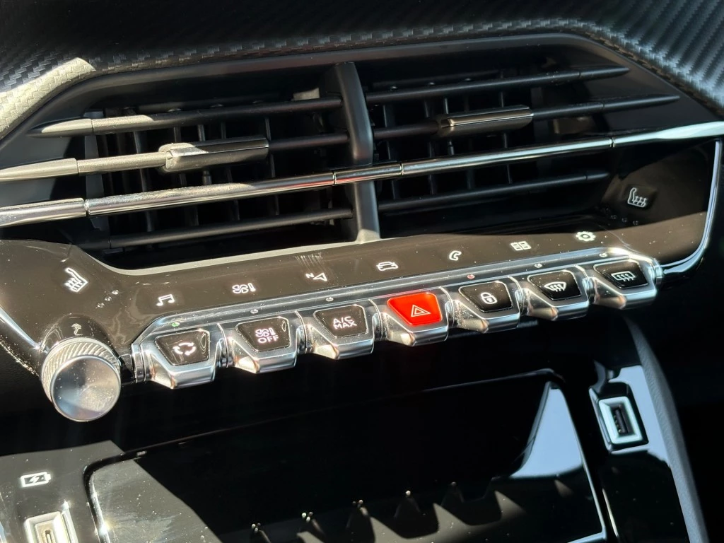Peugeot 208 – foto 12