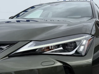 Lexus UX – thumbnail 32