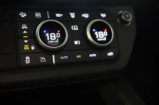 Land Rover Defender – thumbnail 36
