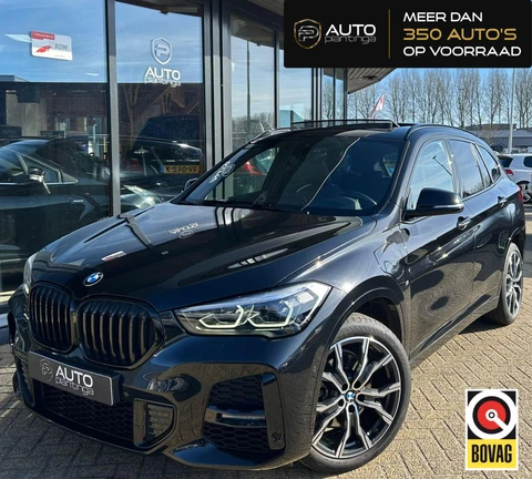 BMW X1 xDrive25e | PANO | 19" | HUD | H&K | 1ste Eigenaar | LED | FULL OPTION! | Dealer Onderhouden!