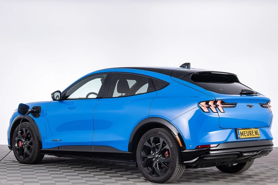Ford Mustang Mach-E – foto 2