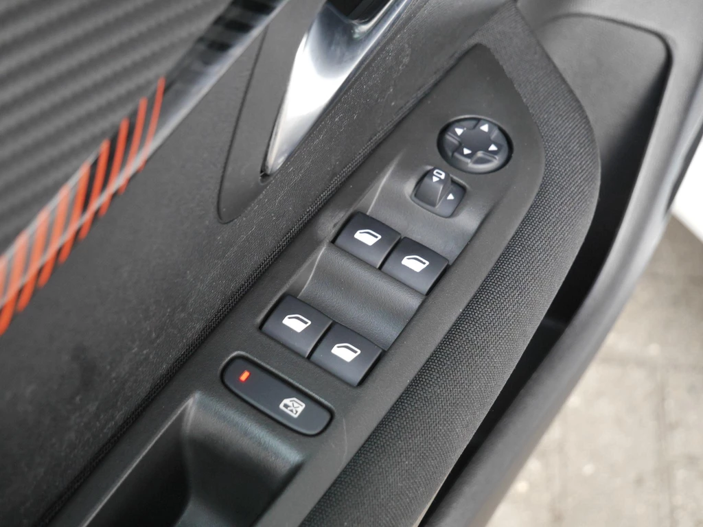 Peugeot 208 – foto 11