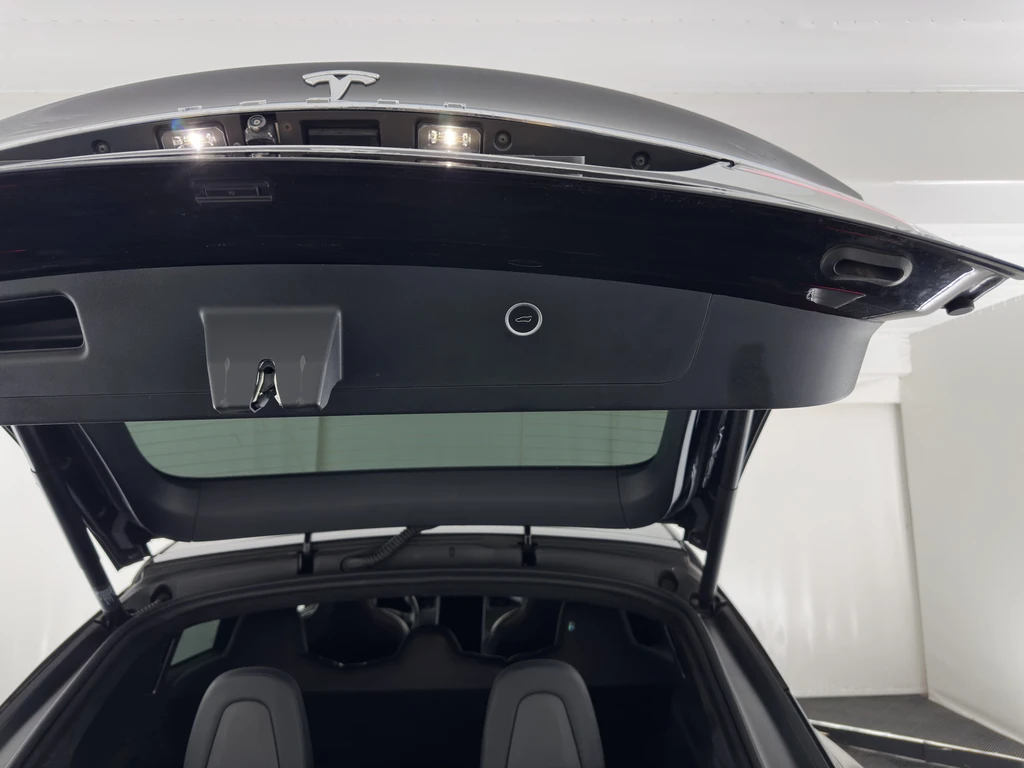 Tesla Model X – foto 16