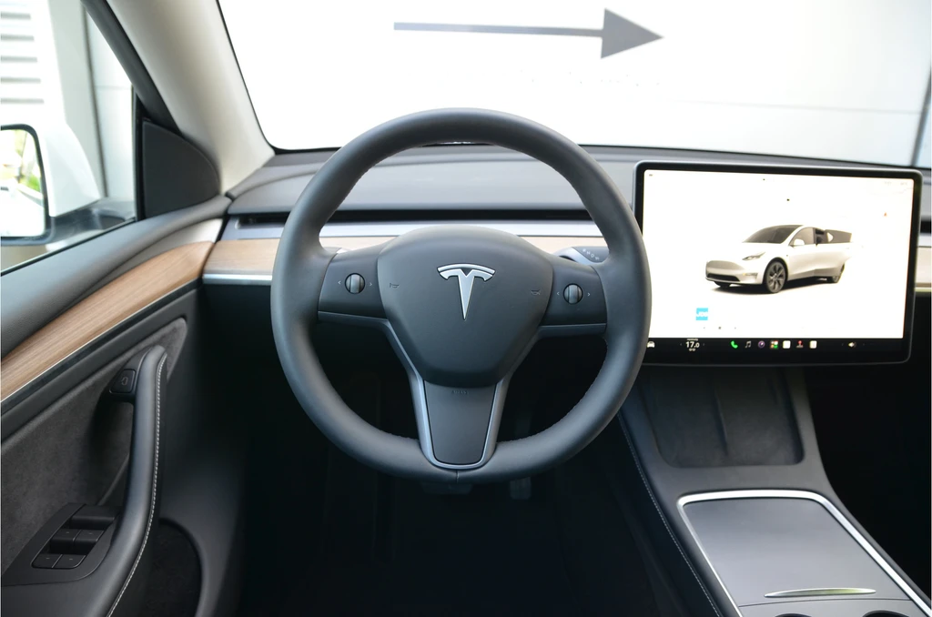 Tesla Model Y – foto 15