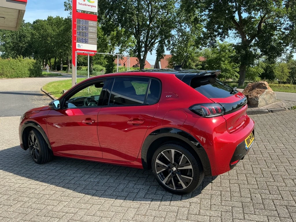 Peugeot 208 – foto 3