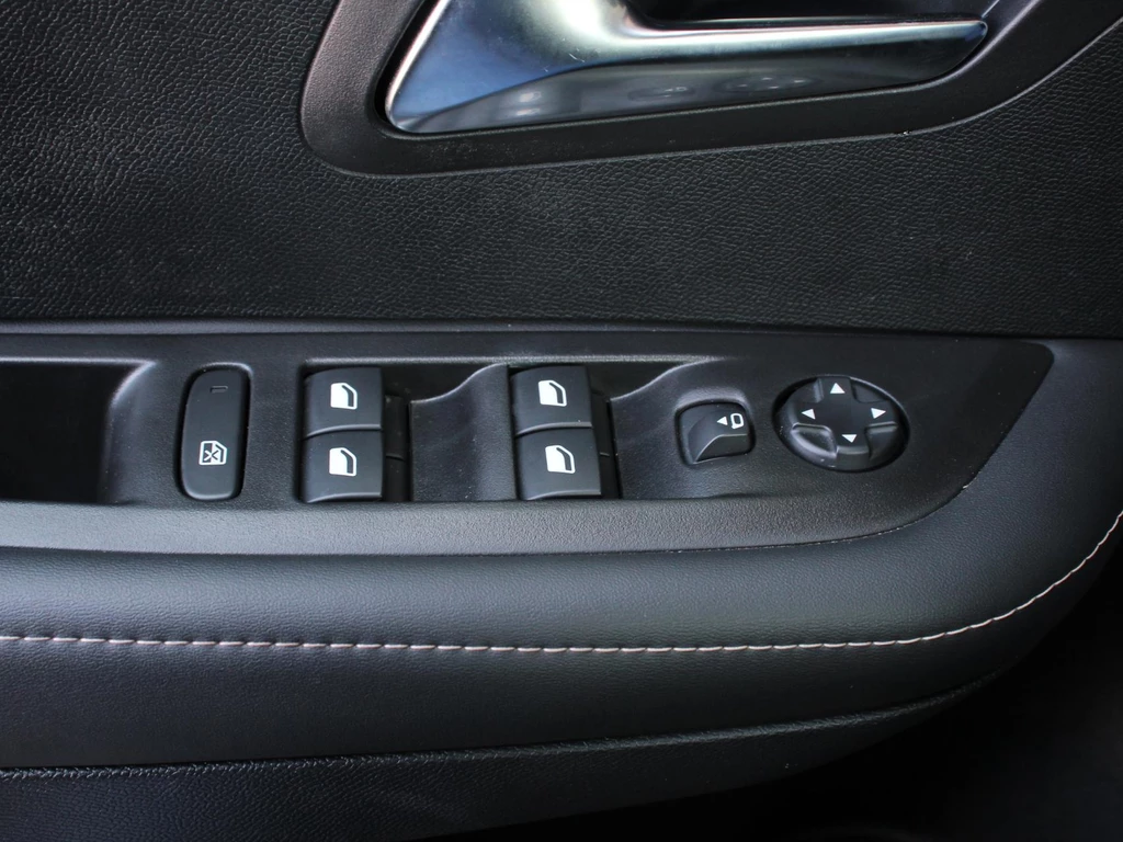 Peugeot 208 – foto 12