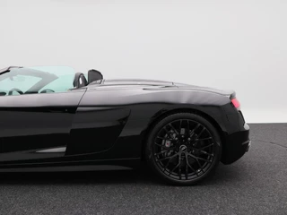 Audi R8 – thumbnail 4