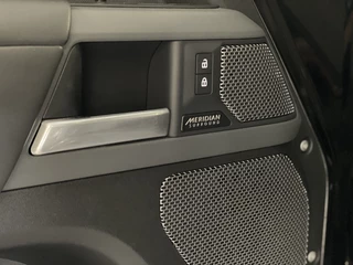 Land Rover Defender – thumbnail 33