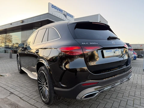 Mercedes-Benz GLC 300e 4MATIC AMG Line Premium Pano-Dak | Burmester | Treeplanken | Keyless | 360-Camera | Stoelverw. voor en achter