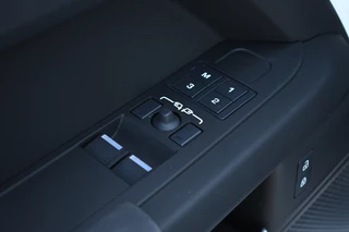Land Rover Defender – thumbnail 32