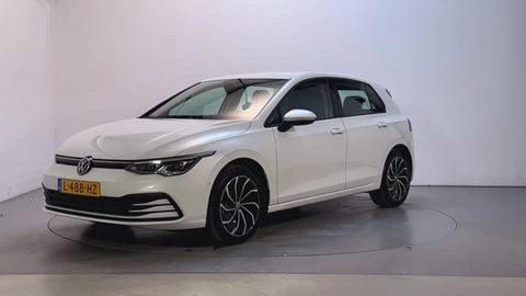 Volkswagen Golf 1.5 TSI Life Business Camera Sfeerverlichting DAB+ App-Connect Trekhaak