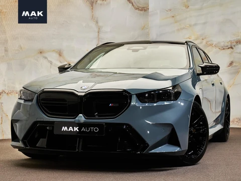 BMW M5 Touring V8 M Hybrid , Sonderlackierung, Ultimate Package, ceramic, pano, B&W, 21", stl.ventilatie, memory, carbon, leder, privacy