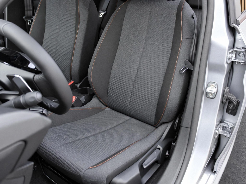 Peugeot 208 – foto 11