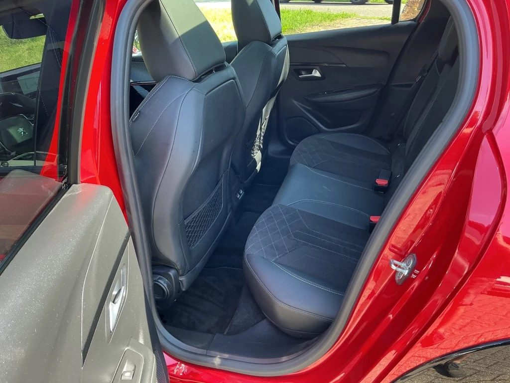 Peugeot 208 – foto 12
