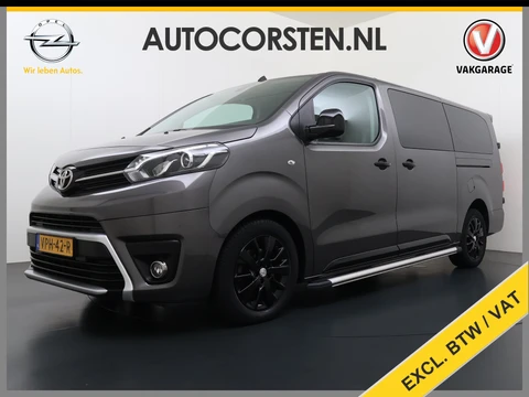 Toyota ProAce Worker L3 2.0D-4D 177PK Automaat Leder Dubbele Cabine 5-Persoons Stoelverwarming Trekhaak Camera 3D-Navi Ecc Apple Carplay Android Auto Sidebar Lmv 17" Privacy Glas Betonplex Vloer Wandbetimmering 1e Eigenaar 2.500KG Trekgewicht 400NM