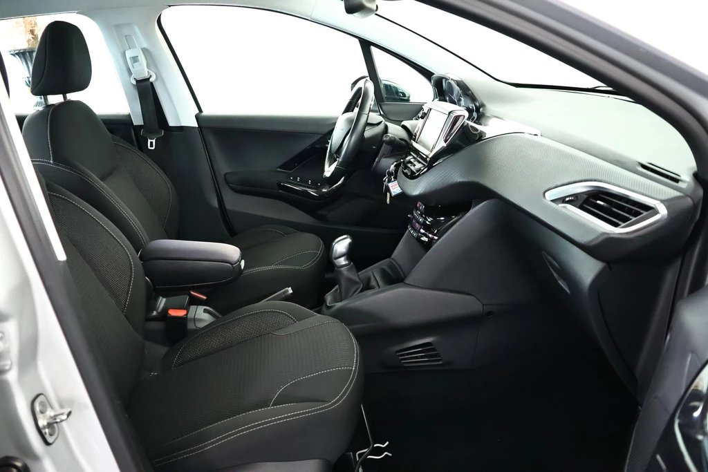 Peugeot 208 – foto 12