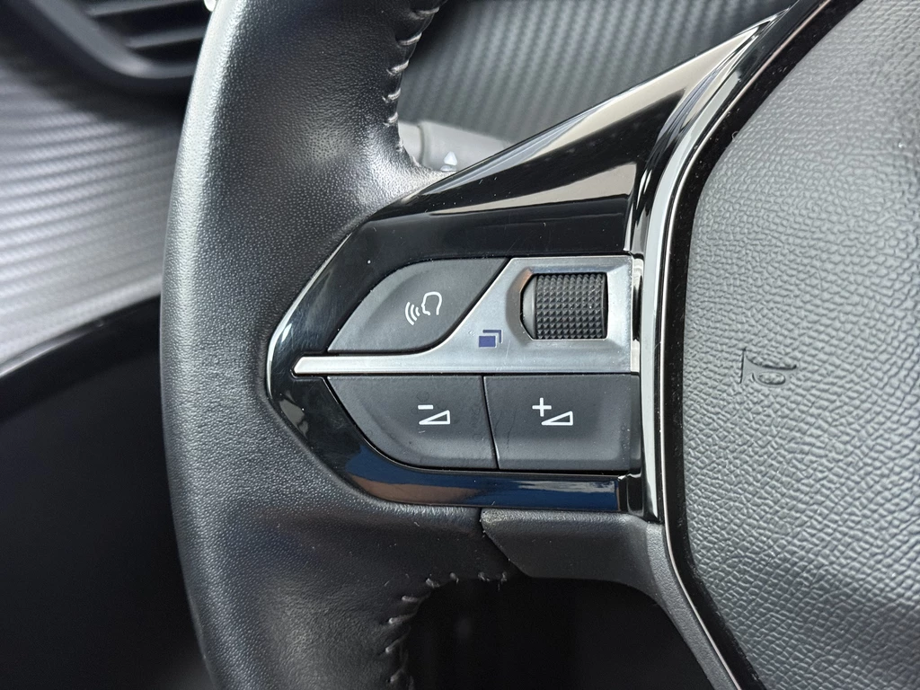 Peugeot e-208 – foto 29