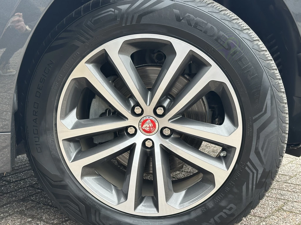 Jaguar F-PACE – foto 16