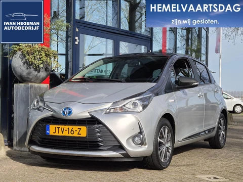 Toyota Yaris 1.5 Hybrid | Navigatie | Lederen bekleding | Schuif/kanteldak | Climate Control | Licht metalen velgen