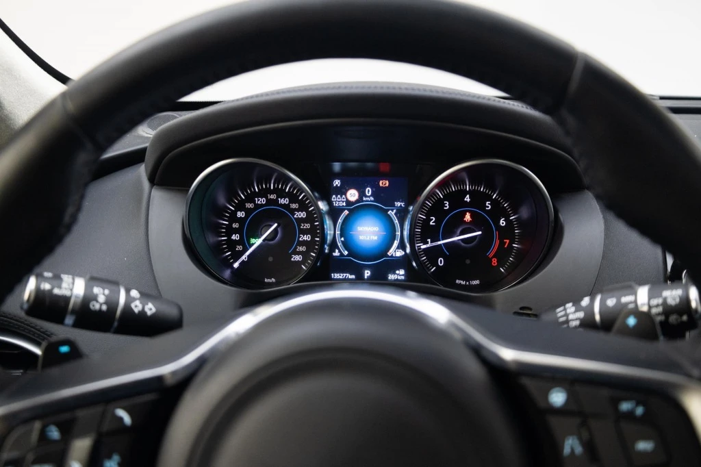 Jaguar F-PACE – foto 14