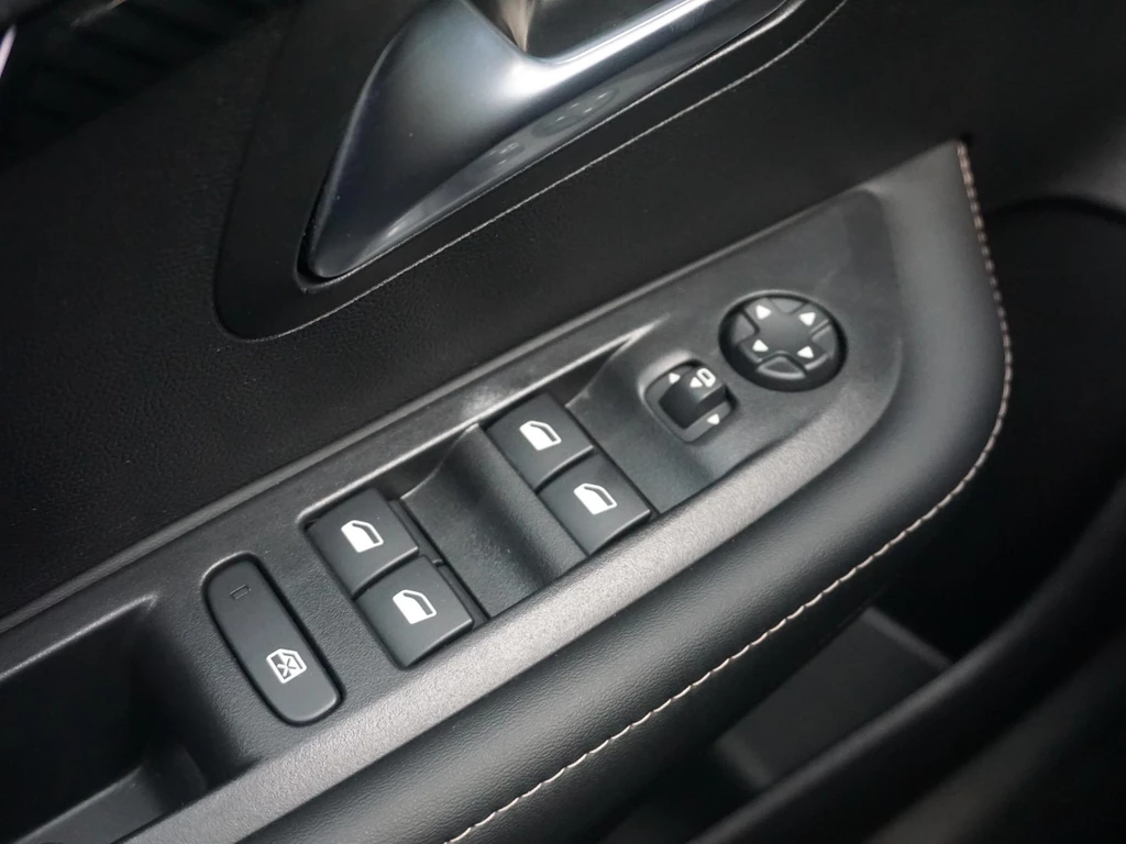 Peugeot e-208 – foto 19