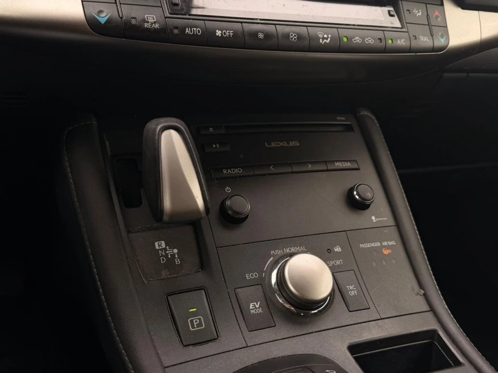Lexus CT – foto 17