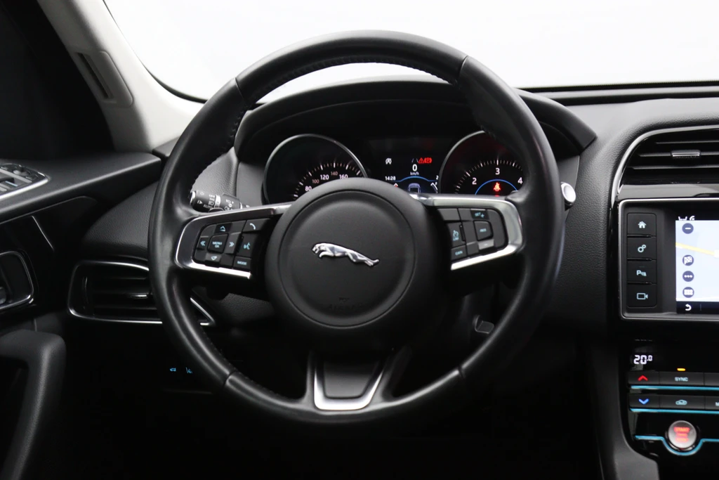 Jaguar F-PACE – foto 33