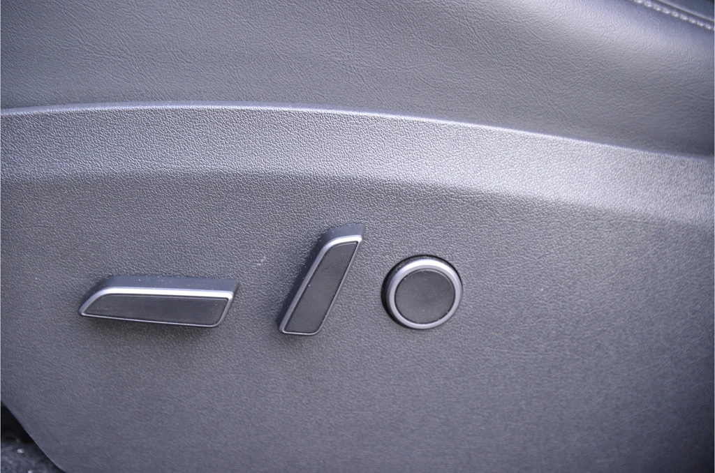 Tesla Model Y – foto 8
