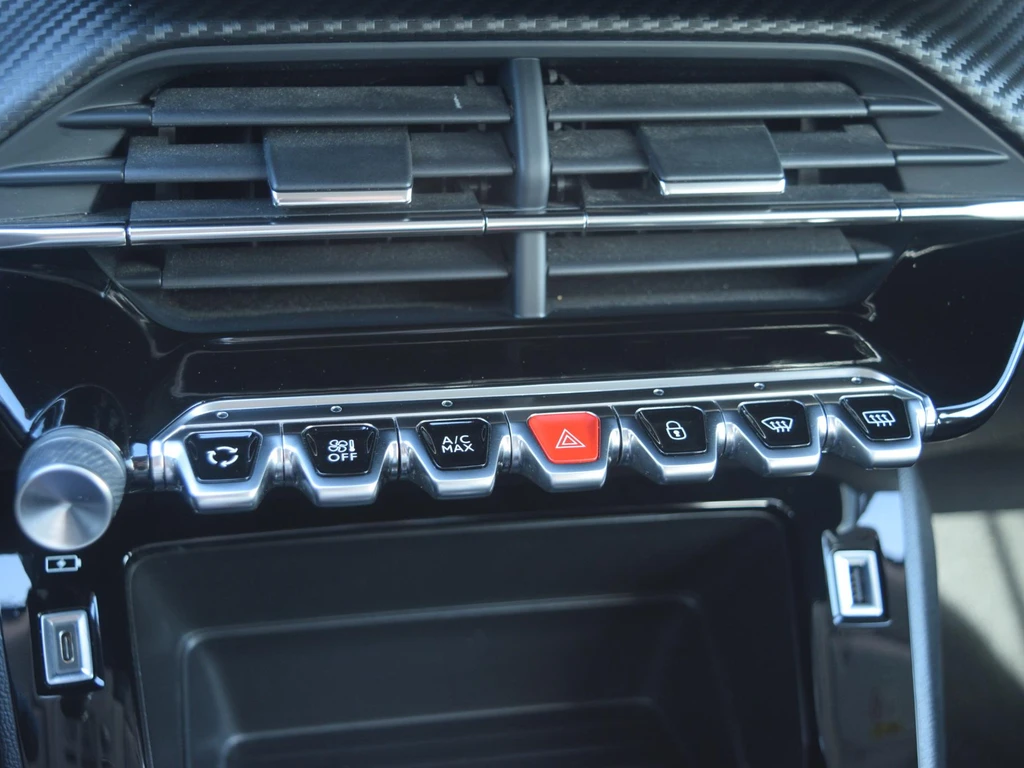 Peugeot e-2008 – foto 14