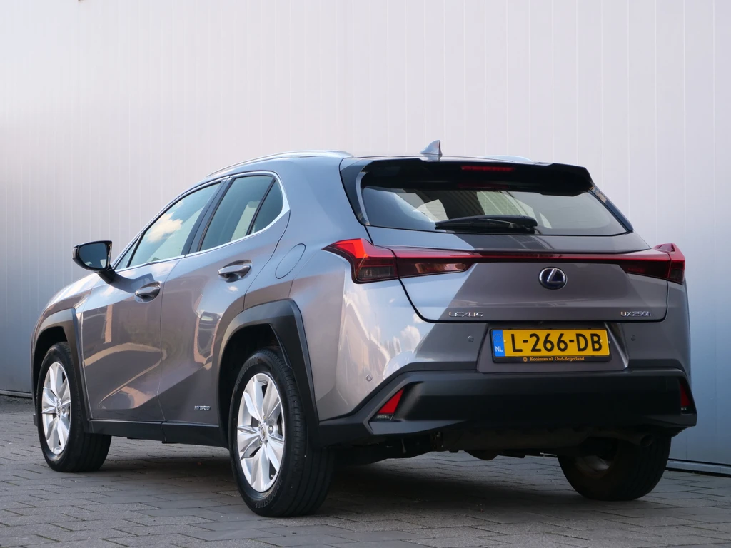 Lexus UX – foto 2