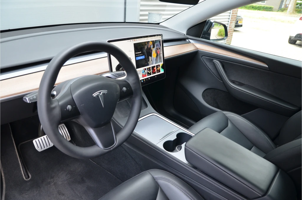 Tesla Model Y – foto 11