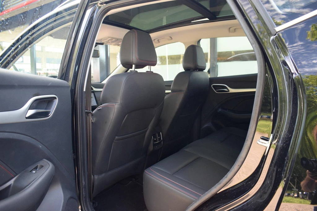 MG ZS EV – foto 10