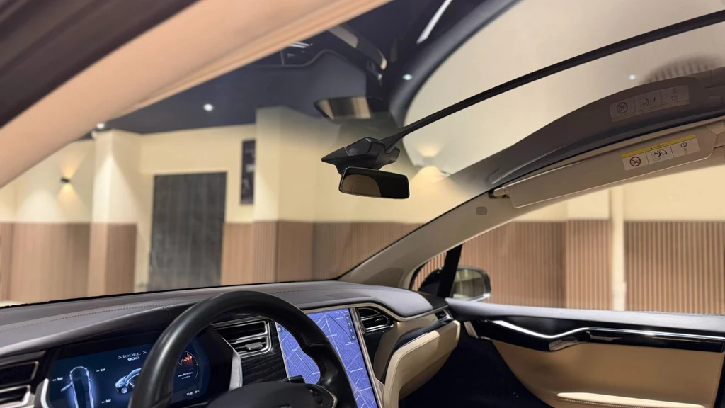 Tesla Model X – foto 15