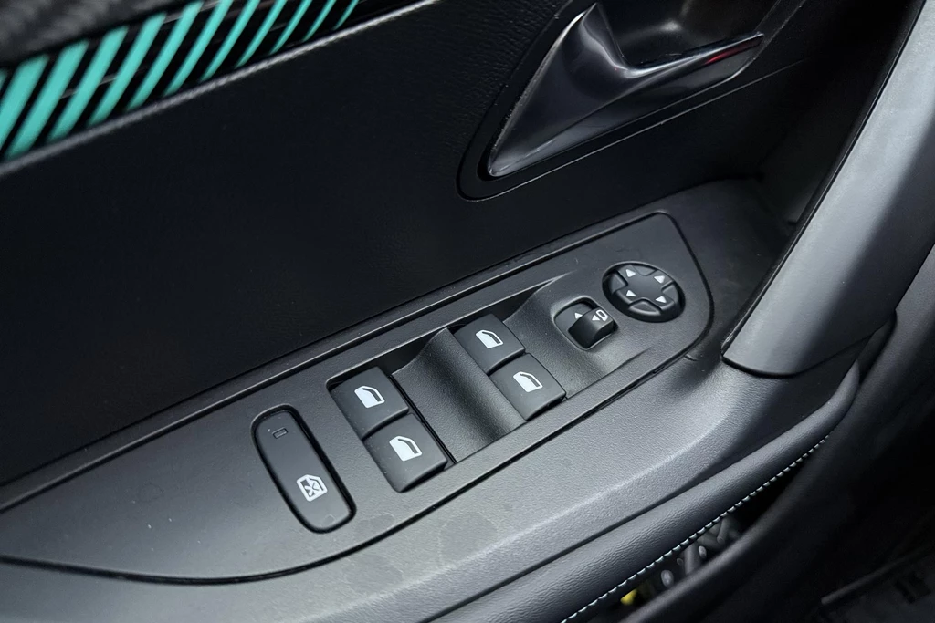 Peugeot e-2008 – foto 21