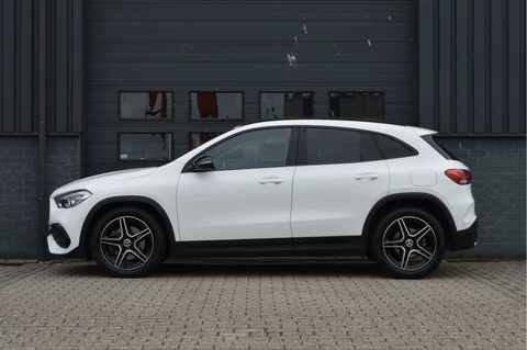 Mercedes-Benz GLA 200 Business Solution AMG | CAMERA | SFEERVERLICHTING | CARPLAY |