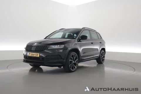 Škoda Karoq 1.5 TSI ACT Sportline Business | Digi. Dashboard | Elek. Trekhaak | Adapt. Cruise | Camera | Keyless | 19'' | Apple CarPlay | Stoel- Stuurverw.