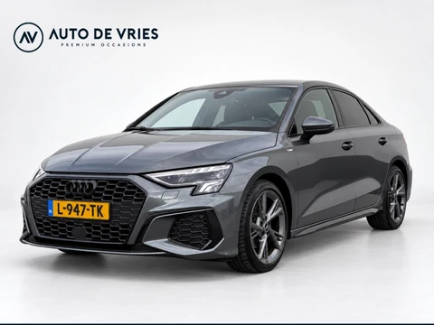 Audi A3 Limousine 30 TFSI Automaat S Edition S-Line | Blackline |  Carplay | Camera | Stoelverwarming