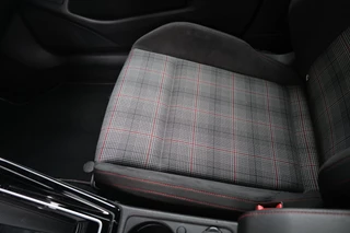 Volkswagen Golf – thumbnail 32