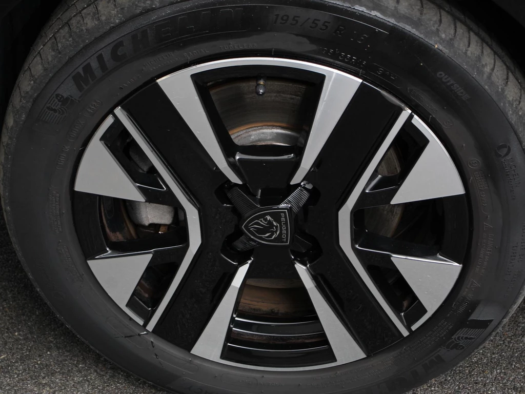 Peugeot e-208 – foto 8