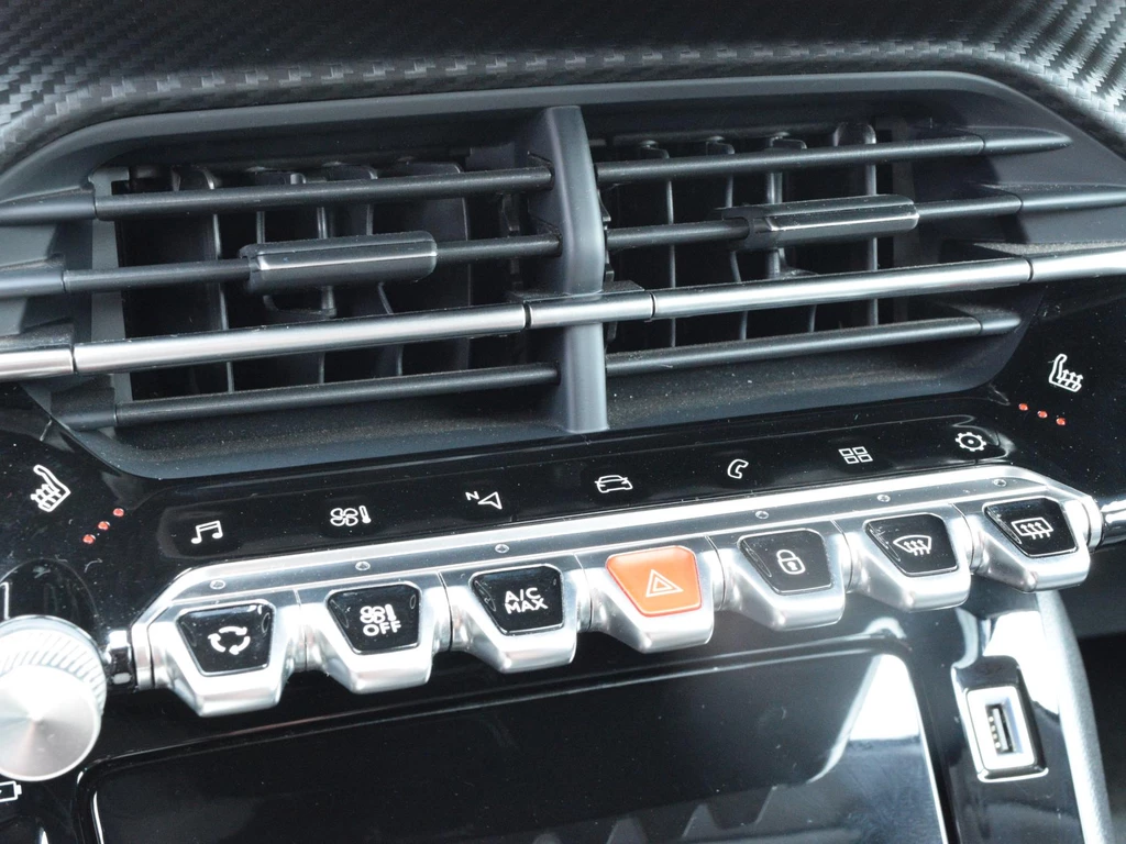 Peugeot 208 – foto 19