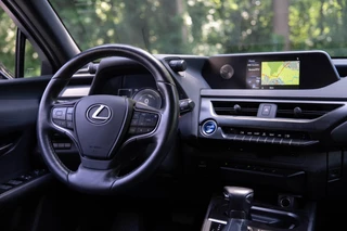 Lexus UX – thumbnail 17