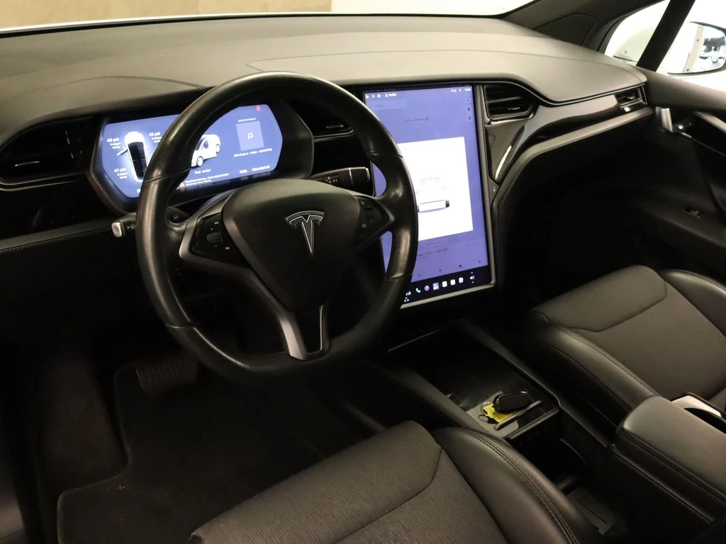 Tesla Model X – foto 16