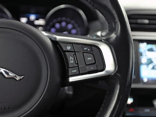 Jaguar XE – thumbnail 19