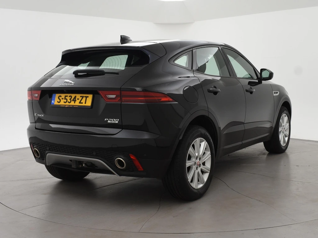 Jaguar E-PACE – foto 4