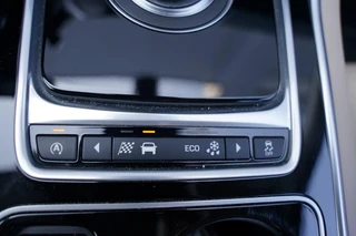 Jaguar XE – thumbnail 33